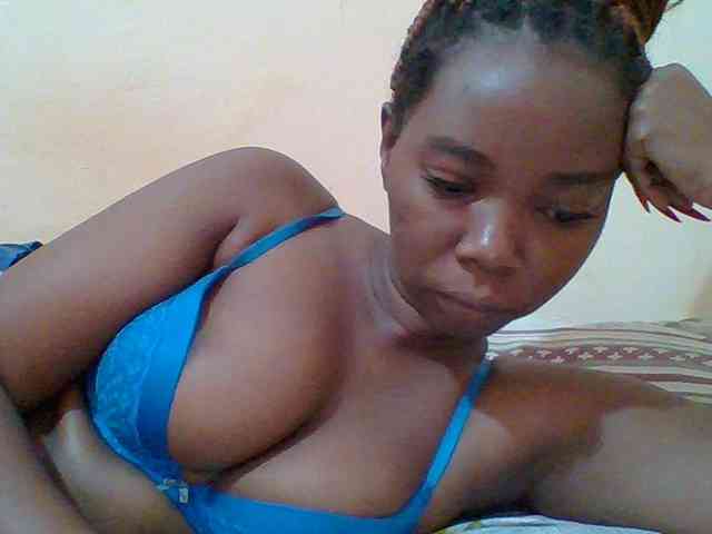 Sexyebonygal webcam