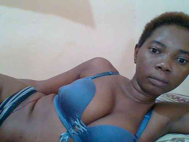Sexyebonygal webcam