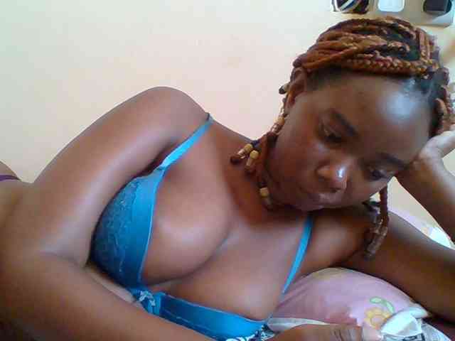 Sexyebonygal webcam