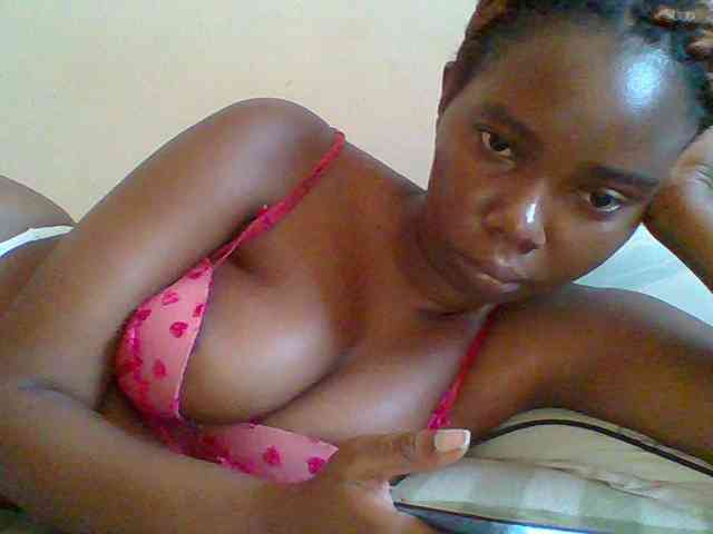Sexyebonygal webcam