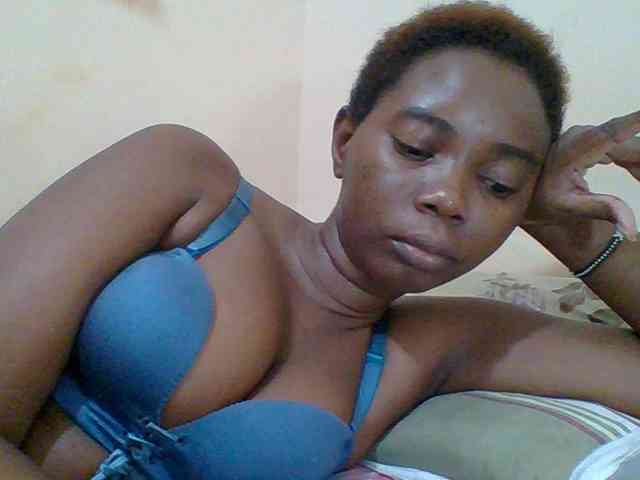 Sexyebonygal webcam