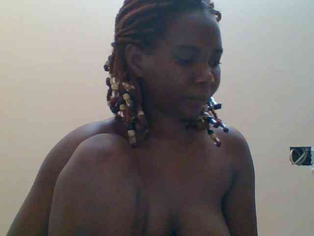 Sexyebonygal webcam
