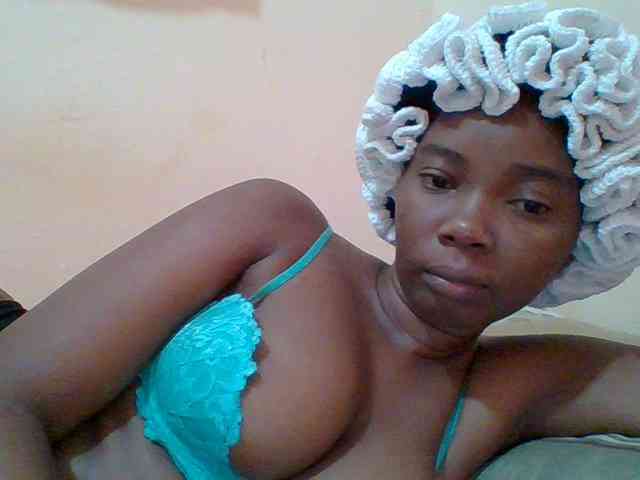 Sexyebonygal webcam