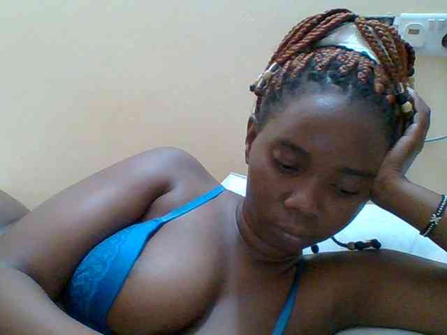 Sexyebonygal webcam