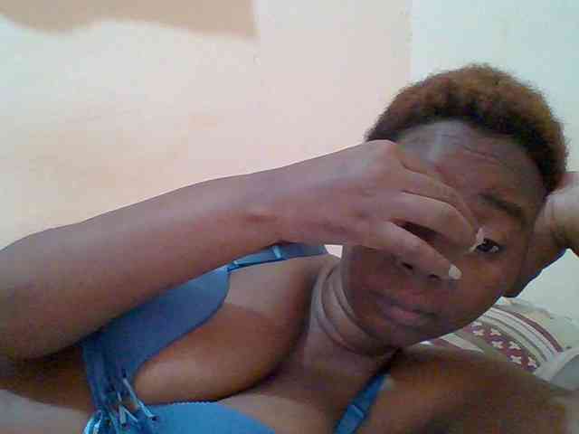 Sexyebonygal webcam