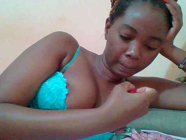 Sexyebonygal webcam