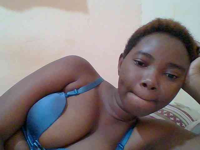 Sexyebonygal webcam