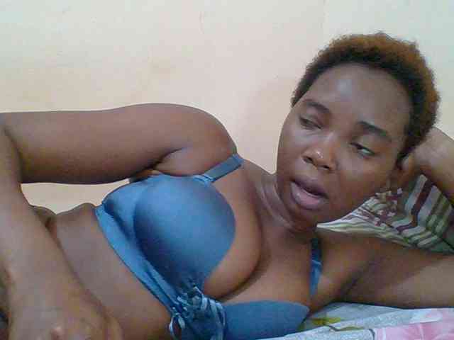 Sexyebonygal webcam