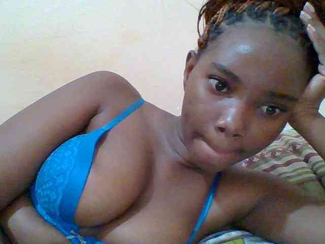 Sexyebonygal webcam