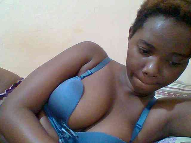 Sexyebonygal webcam
