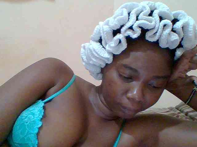 Sexyebonygal webcam