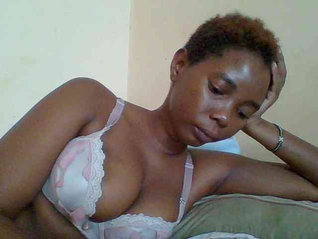 Sexyebonygal webcam