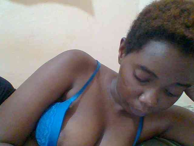 Sexyebonygal webcam