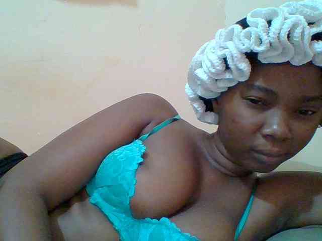 Sexyebonygal webcam