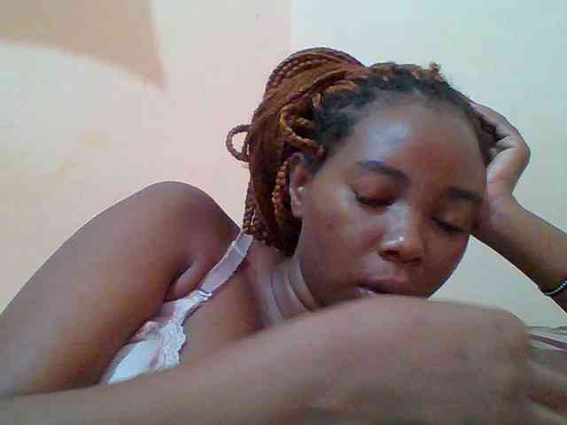 Sexyebonygal webcam