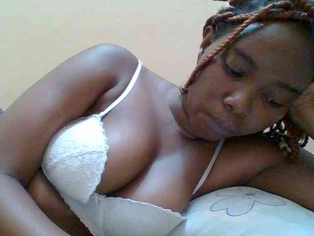 Sexyebonygal webcam