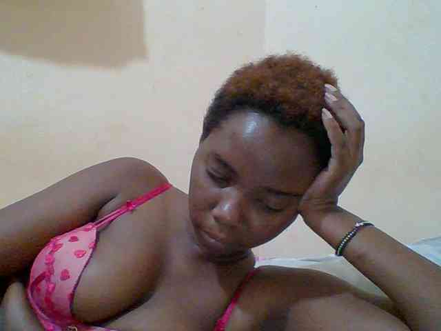 Sexyebonygal webcam