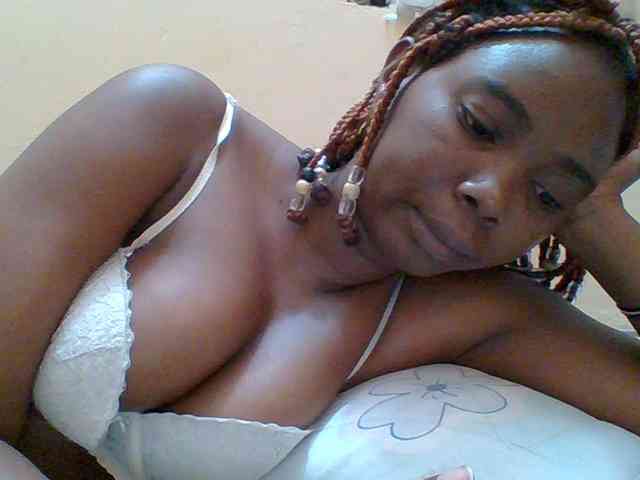 Sexyebonygal webcam