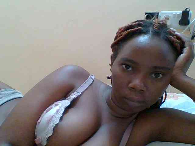 Sexyebonygal webcam