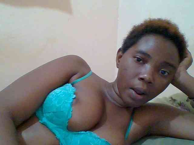 Sexyebonygal webcam
