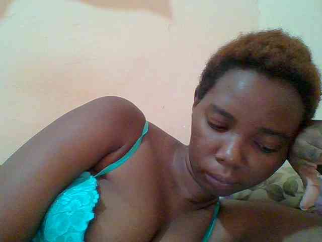 Sexyebonygal webcam