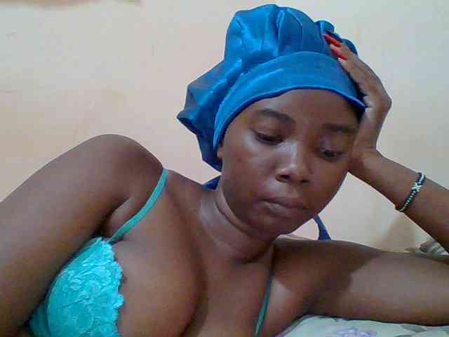 Sexyebonygal webcam