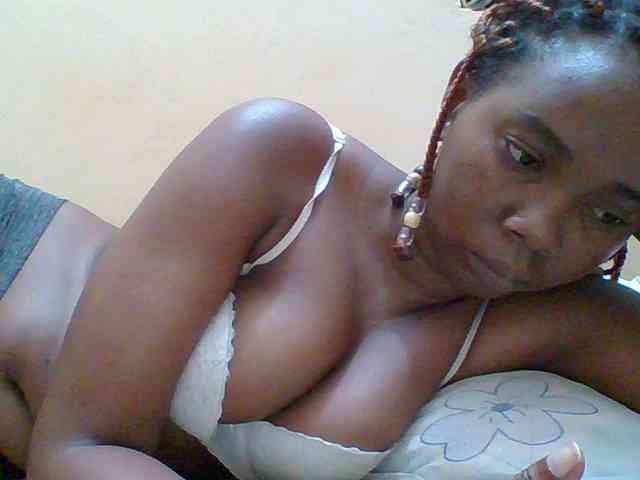 Sexyebonygal webcam