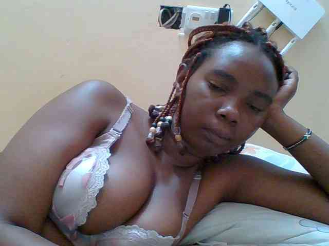 Sexyebonygal webcam