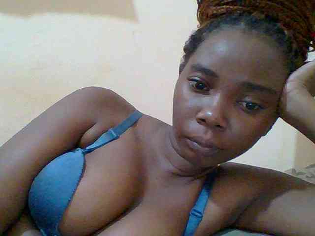 Sexyebonygal webcam