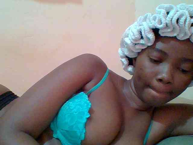 Sexyebonygal webcam