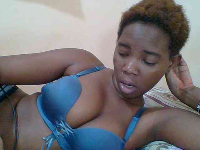 Sexyebonygal webcam
