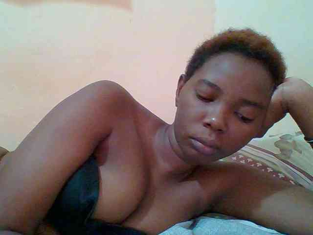 Sexyebonygal webcam