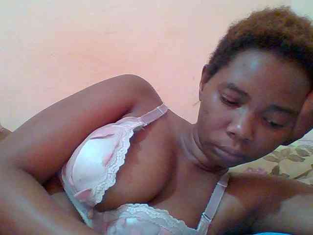 Sexyebonygal webcam