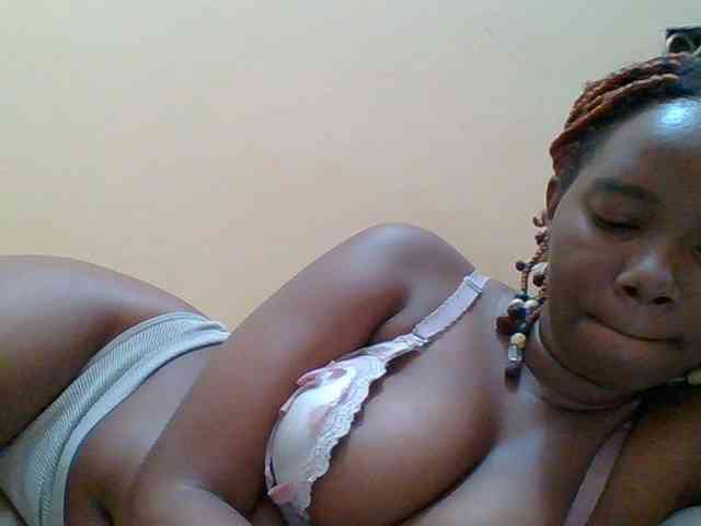 Sexyebonygal webcam