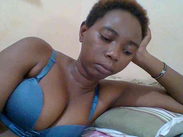 Sexyebonygal webcam