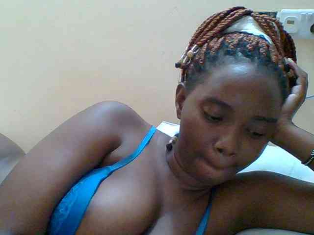 Sexyebonygal webcam