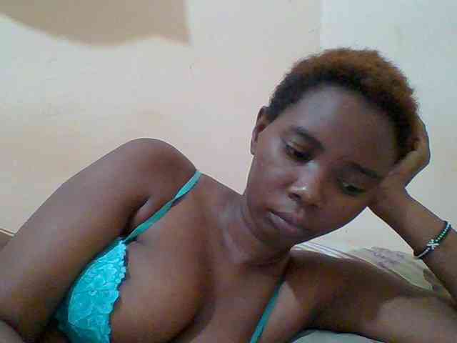 Sexyebonygal webcam