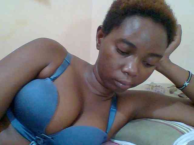 Sexyebonygal webcam