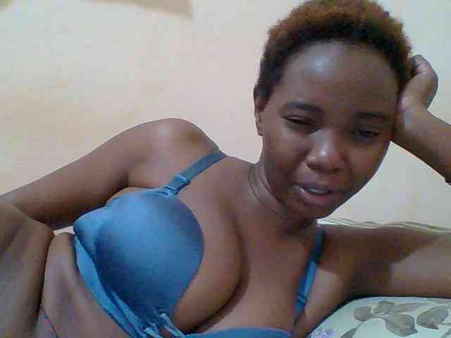 Sexyebonygal webcam