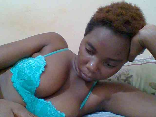 Sexyebonygal webcam
