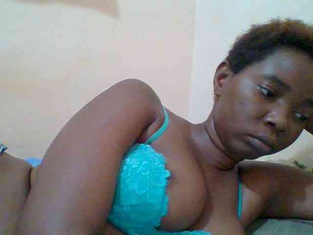 Sexyebonygal webcam