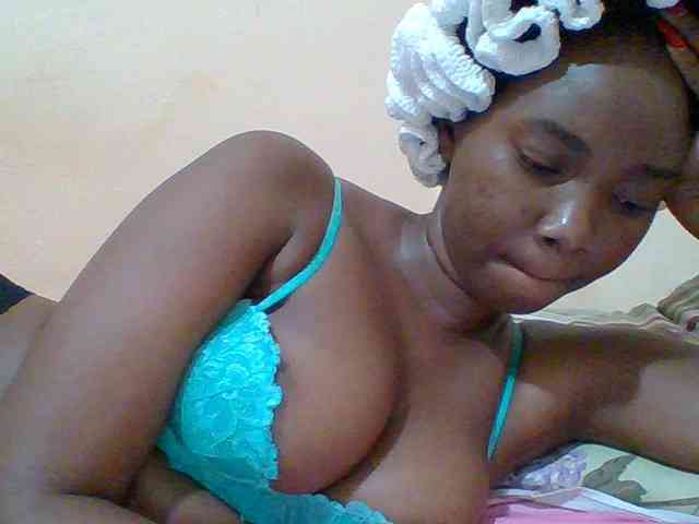 Sexyebonygal webcam