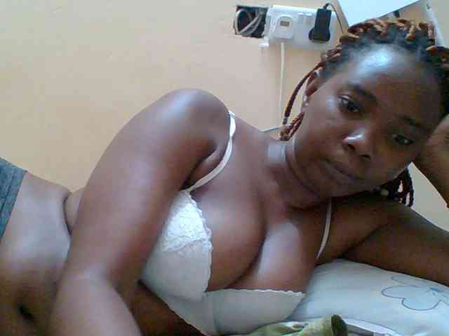 Sexyebonygal webcam