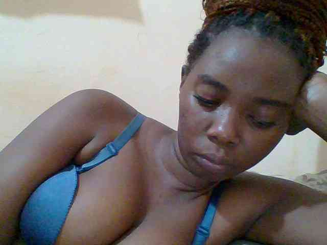 Sexyebonygal webcam