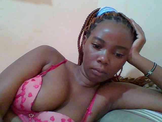 Sexyebonygal webcam