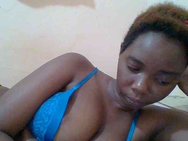 Sexyebonygal webcam