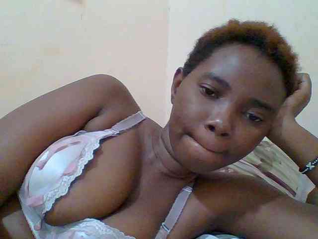 Sexyebonygal webcam