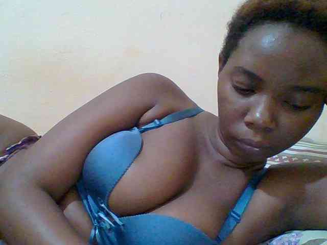Sexyebonygal webcam