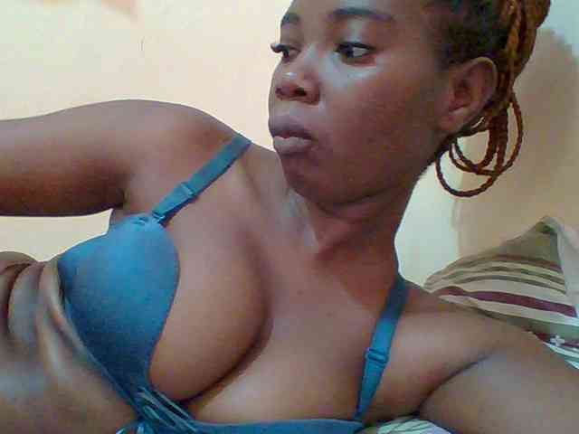 Sexyebonygal webcam