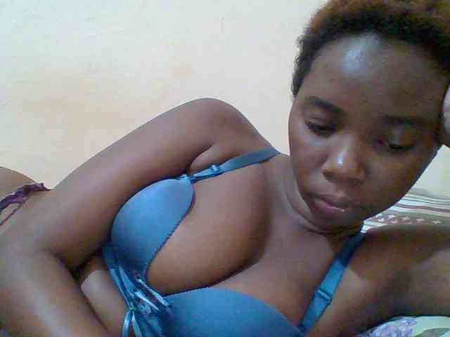 Sexyebonygal webcam